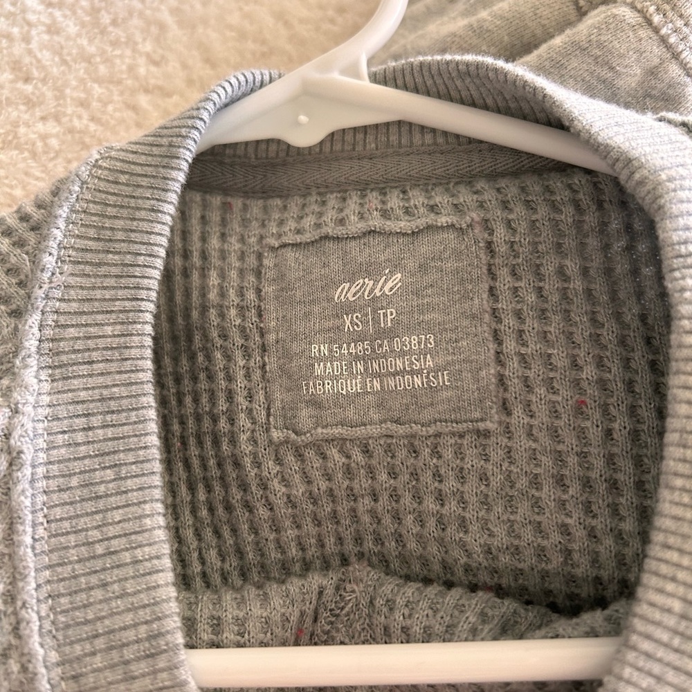 Aerie size xs tunic sweatshirt pairs great with leggings.  Worn once.